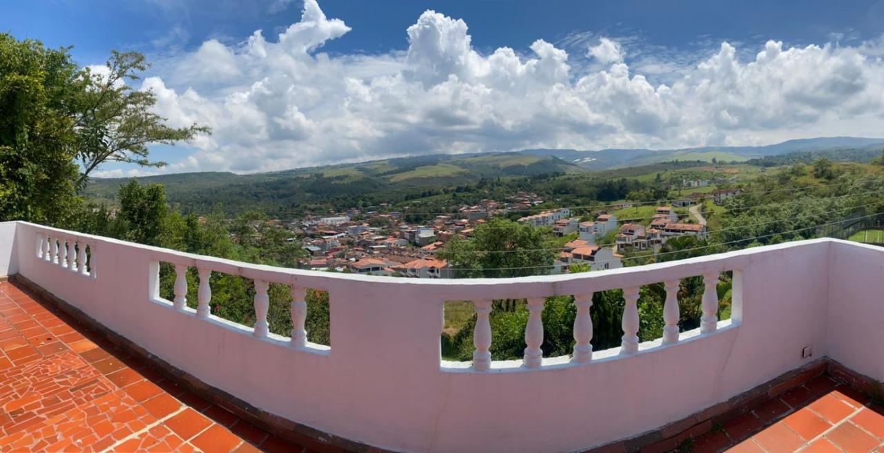 Hotel Campestre La Loma กูริติ ภายนอก รูปภาพ